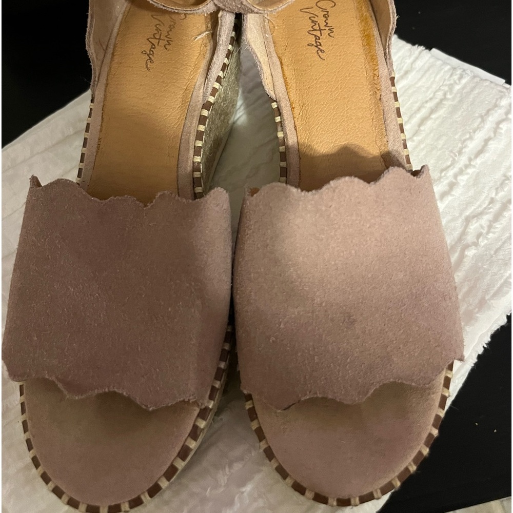 Crow vintage wedge